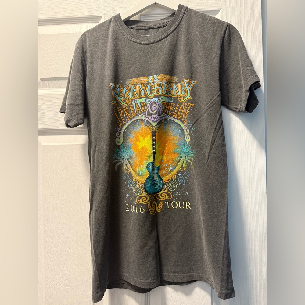 Kenny Chesney 2016 Spread the Love Tour Graphic Concert T-Shirt